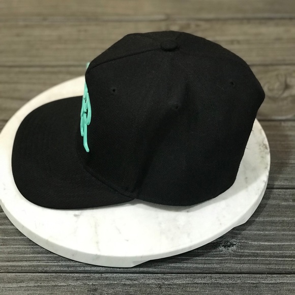 Men’s Young & Reckless OG Black Snapback Hat - Picture 2 of 5